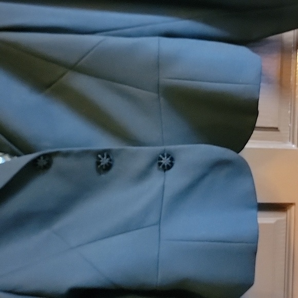 Loft-wool very light blk short blazer with peplum in back Size 12 NWT. - Picture 6 of 11